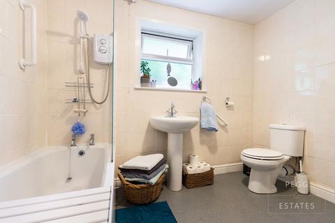 146 Avenue Road, Torquay, TQ2 5LQ