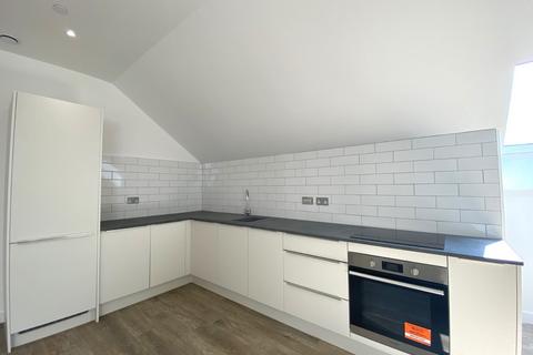 2 bedroom apartment to rent, London Road, Surrey TW18