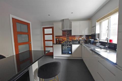 4 bedroom detached house for sale, Derwent Court, Ripponden