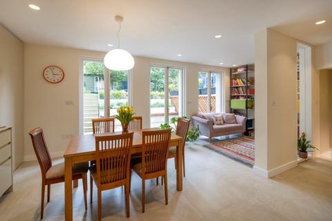 9 Blenheim Road, London, NW8 0LU