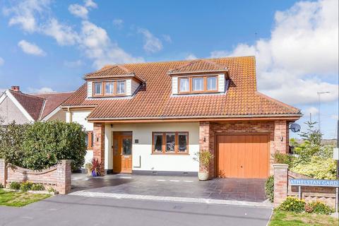 4 bedroom chalet for sale, Athelstan Gardens, Wickford, Essex