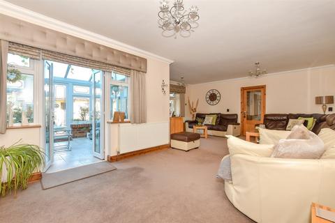 4 bedroom chalet for sale, Athelstan Gardens, Wickford, Essex