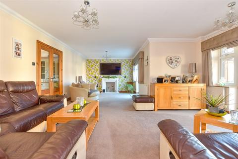 4 bedroom chalet for sale, Athelstan Gardens, Wickford, Essex