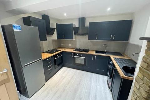 Studio to rent, Willoughby Lane, Tottenham