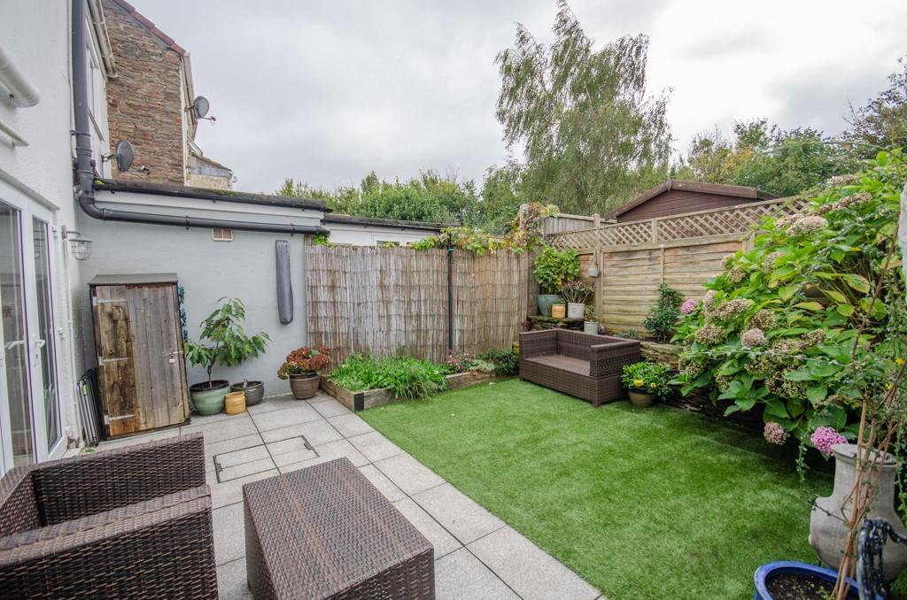 Rear garden pic 2.jpg