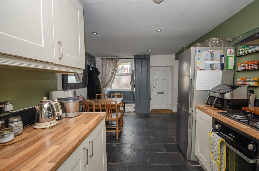 Kitchen pic 3.jpg