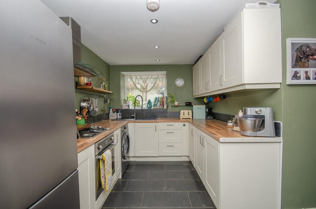 Kitchen pic 2.jpg