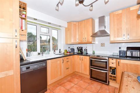 3 bedroom end of terrace house for sale, Busbridge Road, Snodland, Kent