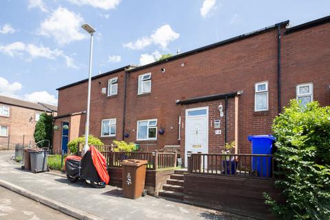 3 bedroom semi-detached house for sale, Tipperary Street, Carrbrook SK15