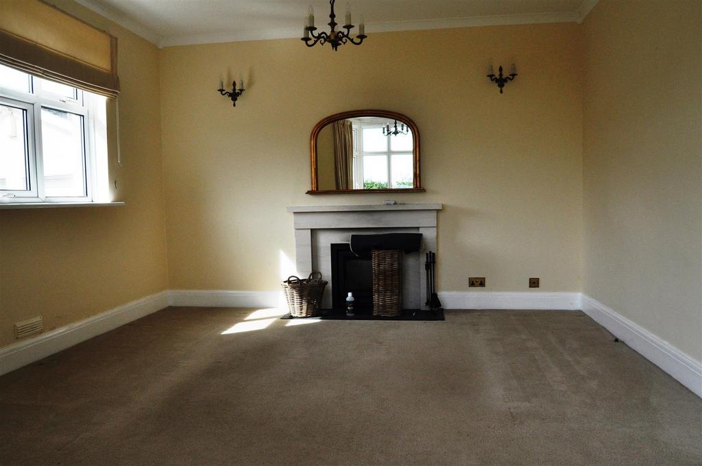 Lounge .JPG