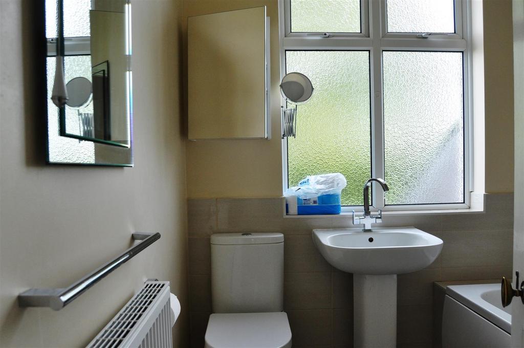 Bathroom.JPG