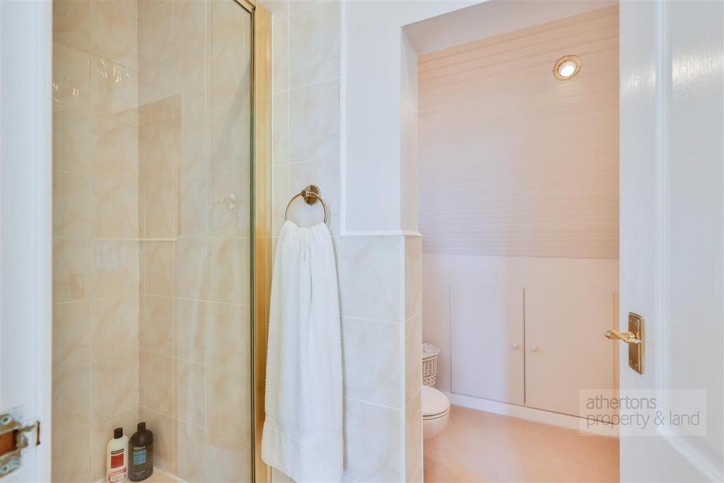 Beacon Holme - En Suite.jpg