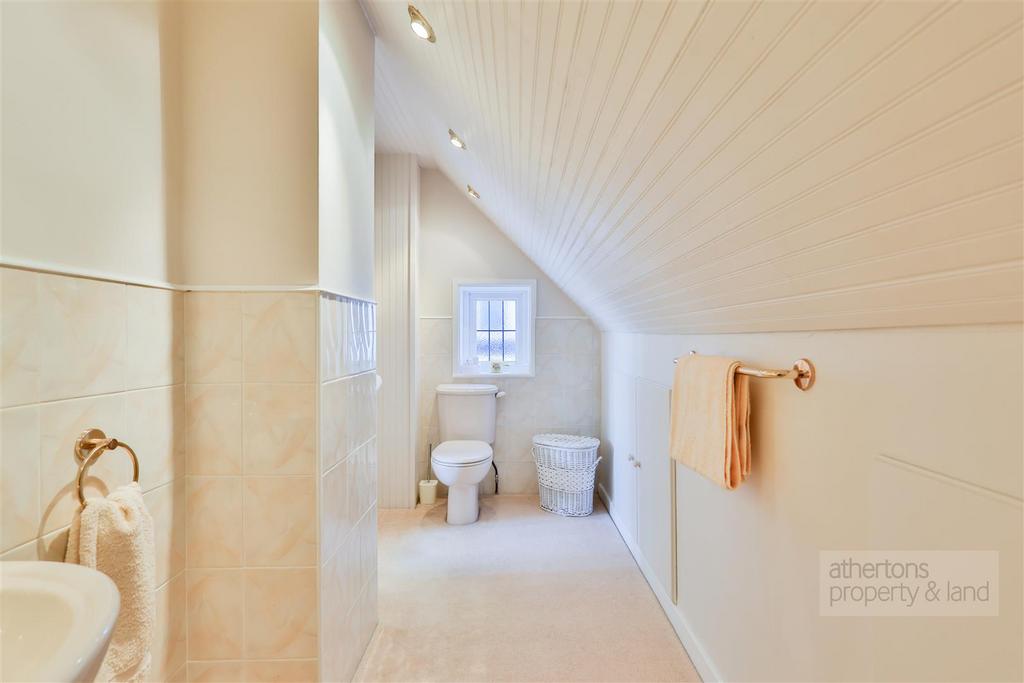 Beacon Holme - En Suite (2).jpg