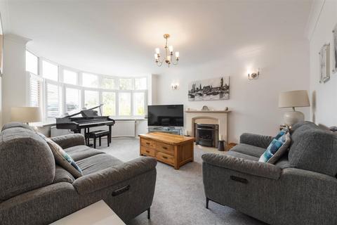 5 bedroom detached house for sale, Hanbury Road, Dorridge