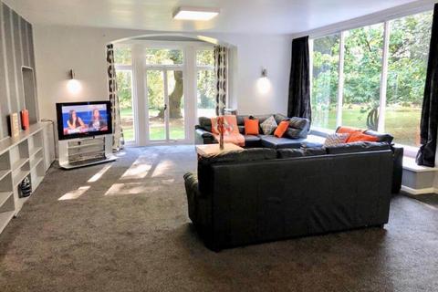 11 bedroom detached house to rent, Rosehurst Grosvenor Road, Leeds LS6