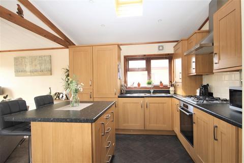 2 bedroom detached bungalow for sale, Upper Beeding