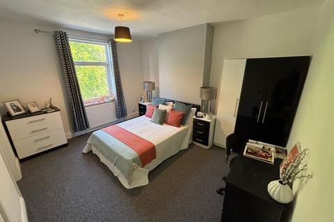 2 bedroom terraced house to rent, Station Parade, Leeds LS5