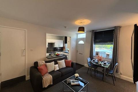 2 bedroom terraced house to rent, Station Parade, Leeds LS5