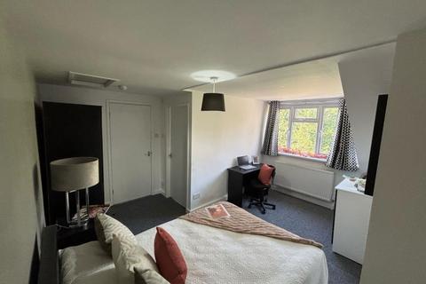 2 bedroom terraced house to rent, Station Parade, Leeds LS5