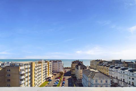 2 bedroom penthouse for sale, Hartington Place, Eastbourne