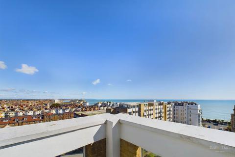 2 bedroom penthouse for sale, Hartington Place, Eastbourne