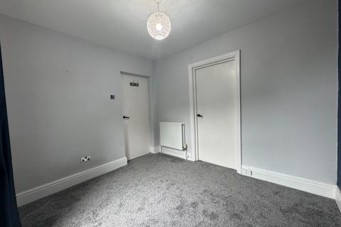 2 bedroom apartment to rent, Shrewsbury Road, Wirral CH43