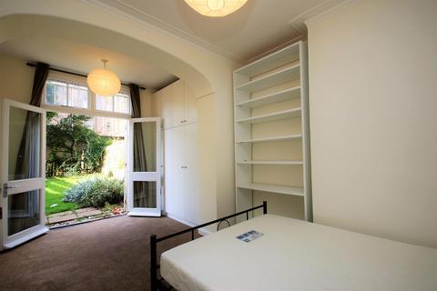 2 bedroom flat to rent, Thornhill Square, London N1