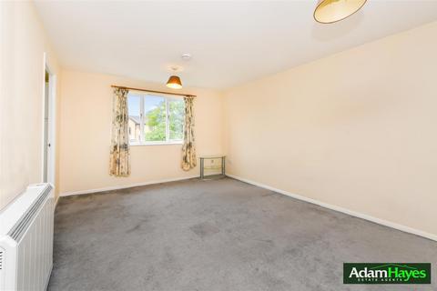 Studio for sale, Taunton Drive, London N2