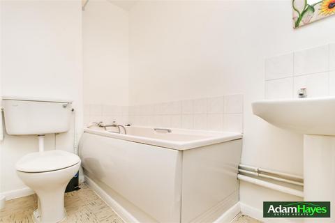 Studio for sale, Taunton Drive, London N2