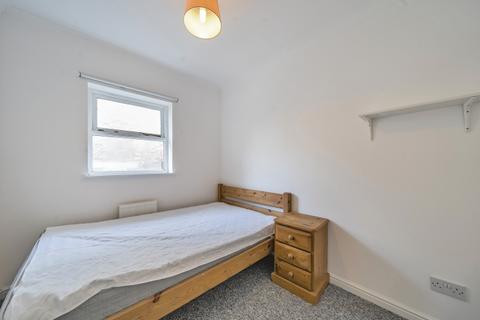 2 bedroom apartment to rent, Cavendish Road London NW6