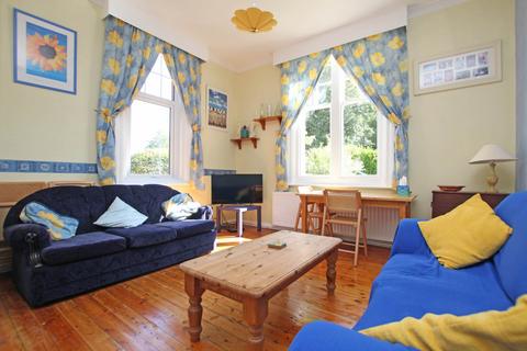 2 bedroom flat for sale, Denton Road, Eastbourne, BN20 7ST