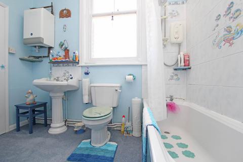 2 bedroom flat for sale, Denton Road, Eastbourne, BN20 7ST