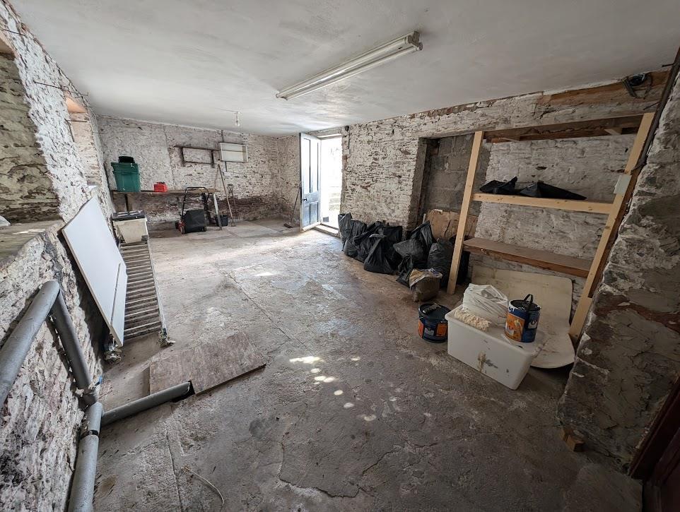 Garage 2.jpg