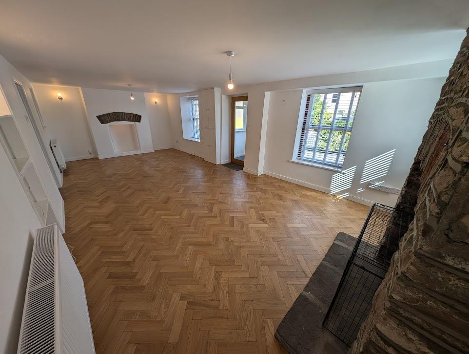 Lounge 2.jpg