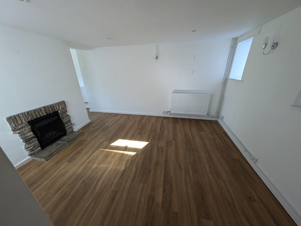 Du=ining room.jpg