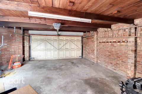 92 Langford Drive, Luton, LU2 9AL