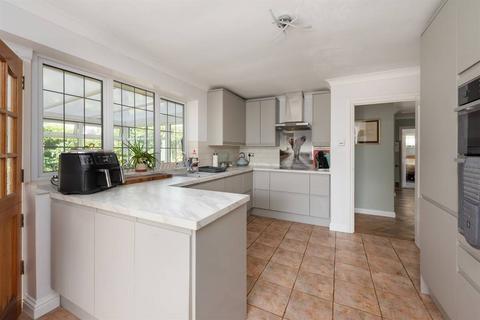 Pine Lodge Beach Avenue, Birchington, CT7 9JS
