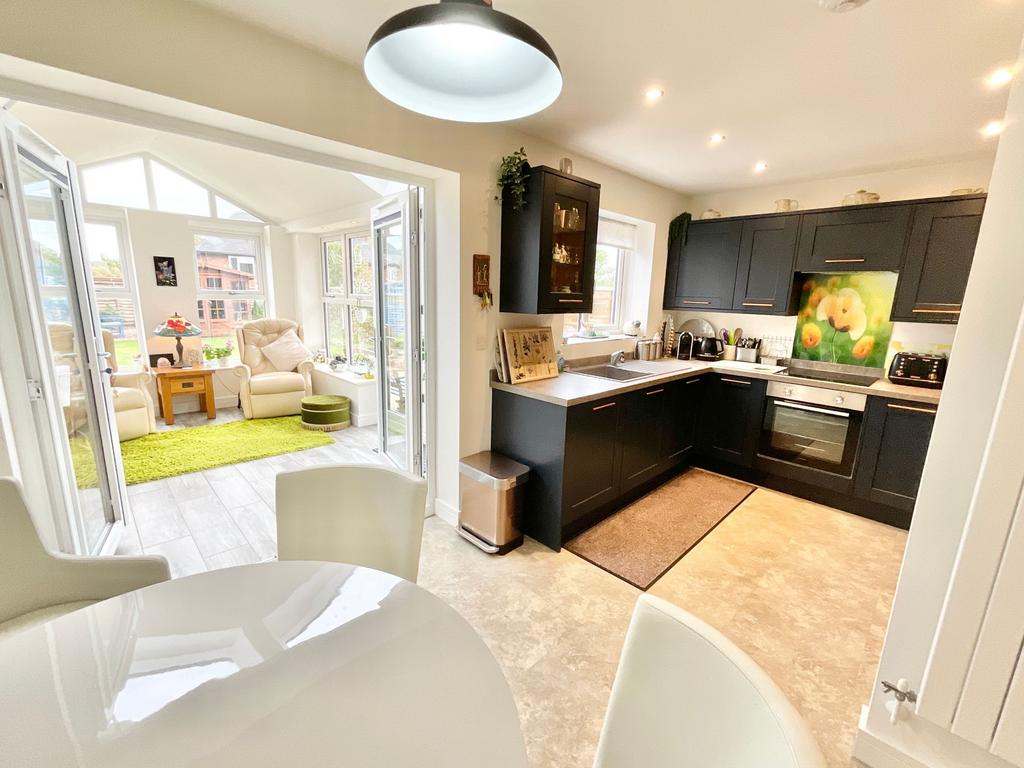Christchurch Lane, Market Drayton, TF9 3 bed detached house for sale