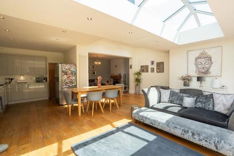 122 Bradbury Road, Solihull, B92 8AL