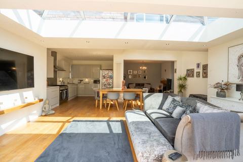 122 Bradbury Road, Solihull, B92 8AL