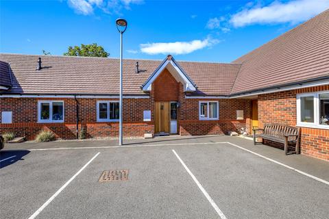 2 bedroom bungalow for sale, Farnham Road, Liss, Hampshire, GU33