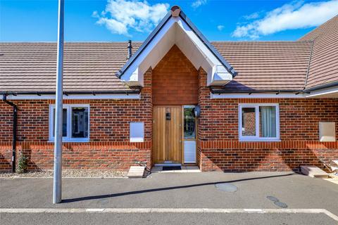 2 bedroom bungalow for sale, Farnham Road, Liss, Hampshire, GU33