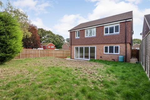 4 bedroom detached house for sale, Brambling Road, Horsham