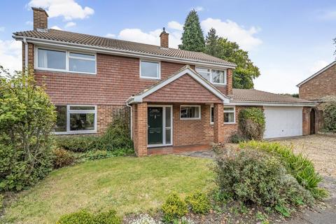 6 Chantry Road, Bagshot, GU19 5DB