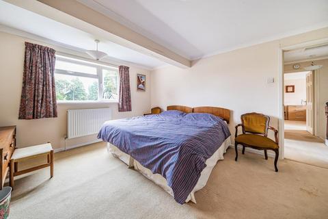 6 Chantry Road, Bagshot, GU19 5DB