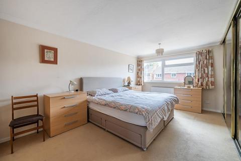 6 Chantry Road, Bagshot, GU19 5DB
