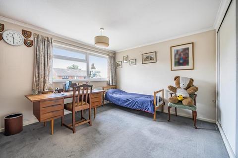 6 Chantry Road, Bagshot, GU19 5DB