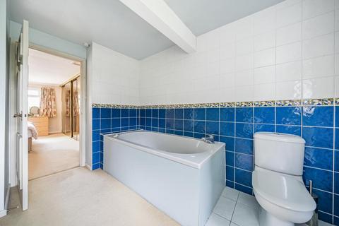 6 Chantry Road, Bagshot, GU19 5DB