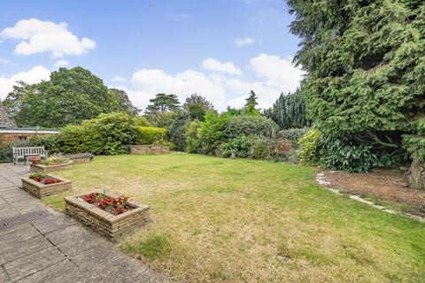 6 Chantry Road, Bagshot, GU19 5DB