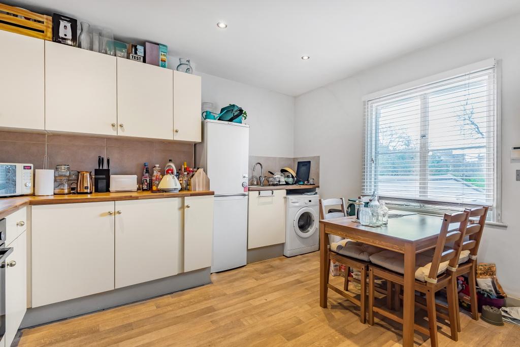 Cecil Road Wimbledon SW19 2 bed apartment to rent £2,100 pcm (£485 pw)
